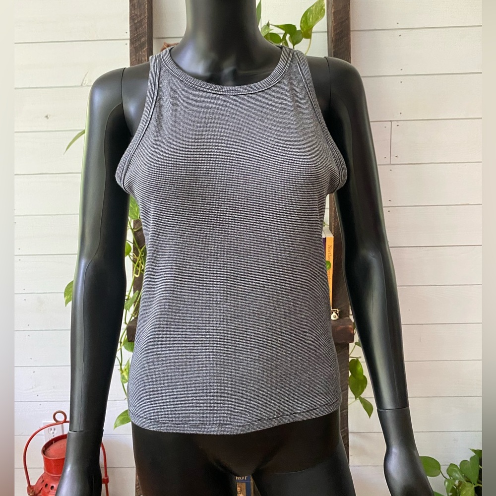 American Eagle: Black & White Top - Picture 13 of 17
